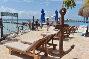 Isla Mujeres: Catamaran Tour, snorkel, buffet and open bar