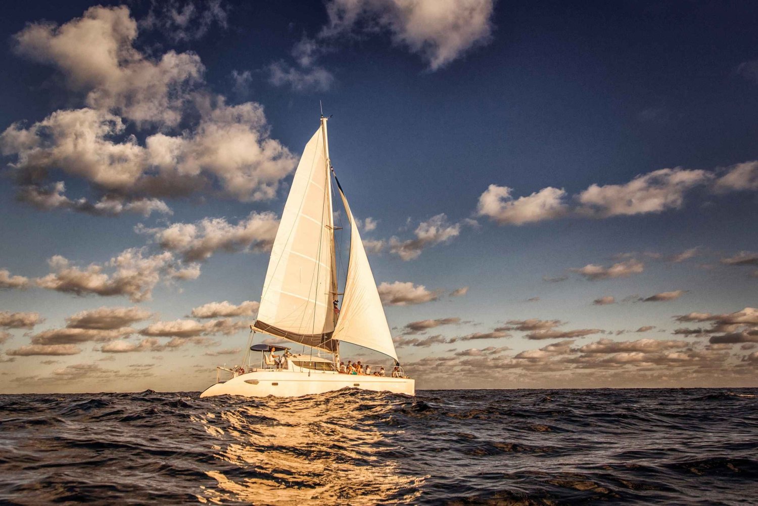 ISLA MUJERES: Barco a vela particular saindo de Cancún ou da Isla M