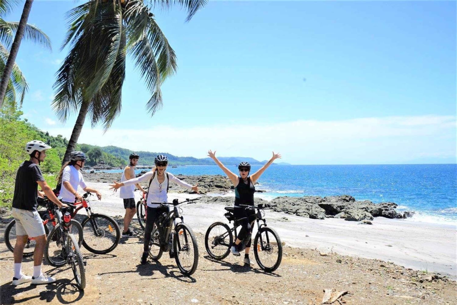 Excursion en VTT dans la jungle et baignade dans une cascade