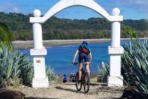 Excursion en VTT dans la jungle et baignade dans une cascade