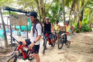 Excursion en VTT dans la jungle et baignade dans une cascade