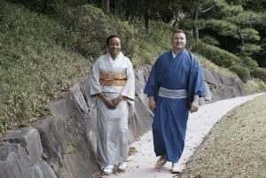 Kimono- og teceremonioplevelse i en japansk have i Chiba