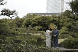 Kimono- og teceremonioplevelse i en japansk have i Chiba