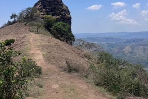 ラ・リベルタ州：ペニョン・デ・コマサグアハイキング