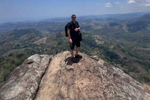 ラ・リベルタ州：ペニョン・デ・コマサグアハイキング