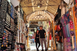 La Paz: Private City Tour with Cable Car & Moon Valley Visit