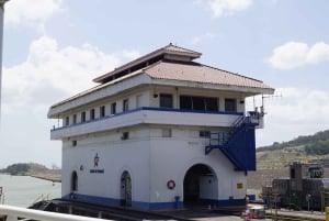 La Vieja, Miraflores Canal, & Casco Viejo Private City Tour