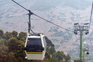 Medellín: Chiva-tur med Metrocable og sporvogn