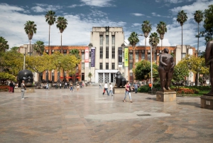 Medellín: Chiva-tur med Metrocable og sporvogn