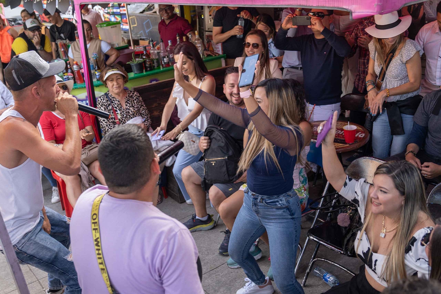 Medellin: Comuna 13 Graffitikierros