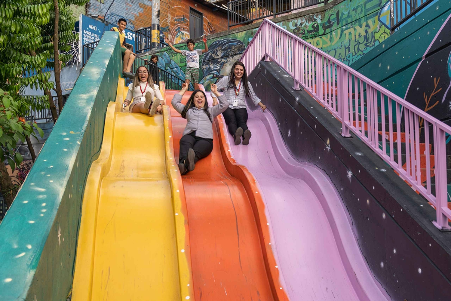 Medellin: Comuna 13 Graffitikierros