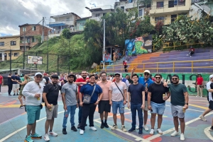 Medellín : visite privée des communes 13 et 3 en téléphérique