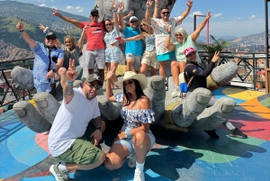 Медельин: Экскурсия с местным жителем по Комуне 13 и граффити