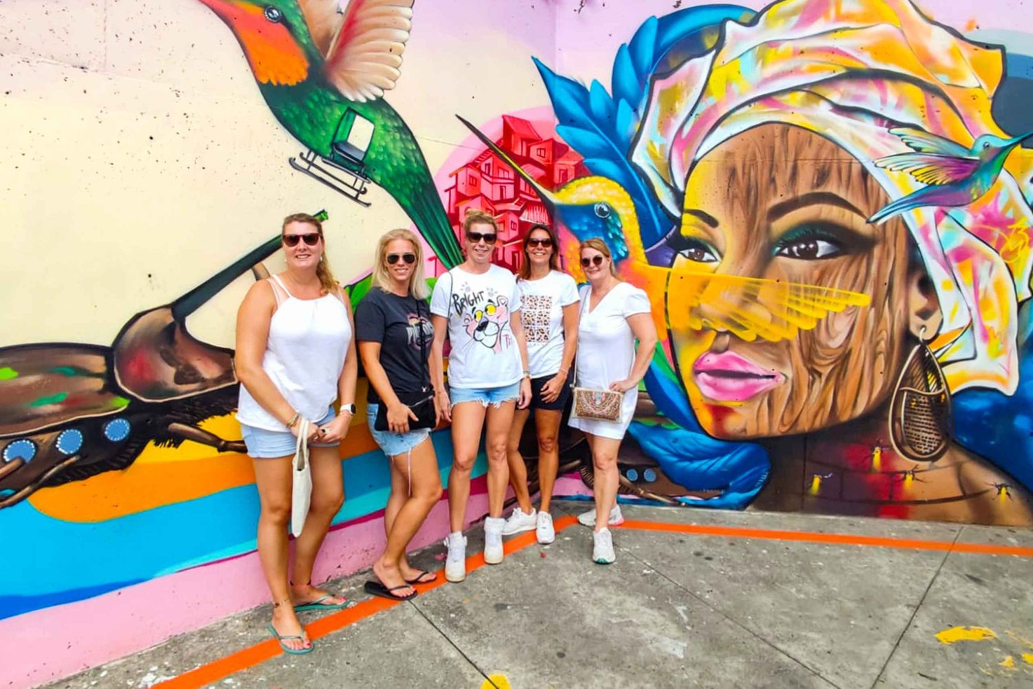 Medellin: Comuna 13 Graffiti Tour, uliczne jedzenie i kolejka linowa