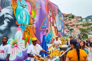 Medellin: Comuna 13 Graffiti Tour, uliczne jedzenie i kolejka linowa