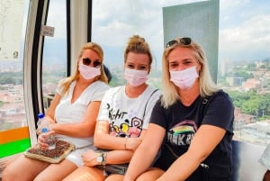 Medellin: Comuna 13 Graffiti Tour, uliczne jedzenie i kolejka linowa