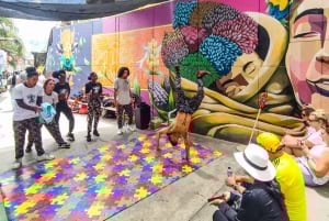 Medellin: Comuna 13 Graffiti Tour, uliczne jedzenie i kolejka linowa
