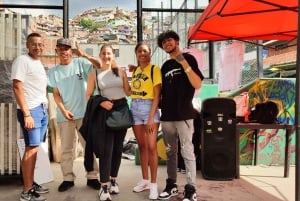 Medellin: Comuna 13 Graffiti Tour, uliczne jedzenie i kolejka linowa