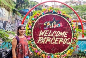 Medellin: Comuna 13 Graffiti Tour, uliczne jedzenie i kolejka linowa