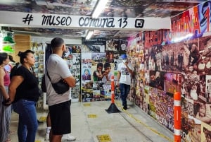 Medellin: Comuna 13 Graffiti Tour, uliczne jedzenie i kolejka linowa