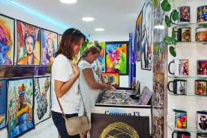 Medellin: Comuna 13 Graffiti Tour, uliczne jedzenie i kolejka linowa