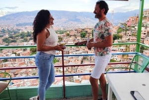 Medellin: Comuna 13 Graffiti Tour, uliczne jedzenie i kolejka linowa