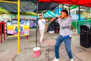 Medellín: Recorrido por los graffitis de la Comuna 13, comida callejera y teleférico