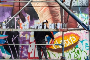 Medellín: Recorrido por los graffitis de la Comuna 13, comida callejera y teleférico