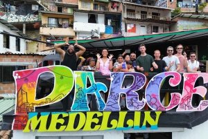 Medellín: Wycieczka po graffiti w Comuna 13 z ulicznym jedzeniem i kolejką linową