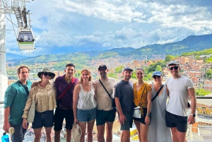 Medellín: Wycieczka po graffiti w Comuna 13 z ulicznym jedzeniem i kolejką linową