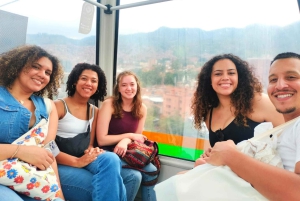 Medellín: Wycieczka po graffiti w Comuna 13 z ulicznym jedzeniem i kolejką linową