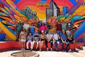 Medellín: Wycieczka po graffiti w Comuna 13 z ulicznym jedzeniem i kolejką linową