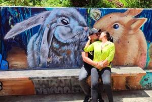 Medellín: Wycieczka po graffiti w Comuna 13 z ulicznym jedzeniem i kolejką linową