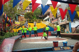 Medellín: Wycieczka po graffiti w Comuna 13 z ulicznym jedzeniem i kolejką linową