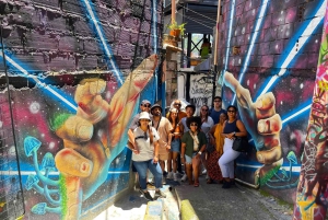 Medellín: Wycieczka po graffiti w Comuna 13 z ulicznym jedzeniem i kolejką linową