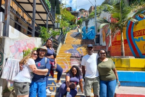 Medellín: Wycieczka po graffiti w Comuna 13 z ulicznym jedzeniem i kolejką linową