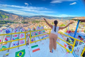Medellín: Wycieczka po graffiti w Comuna 13 z ulicznym jedzeniem i kolejką linową