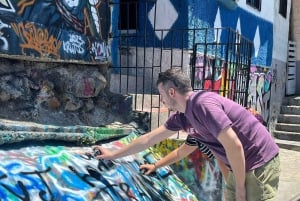 Medellín: Comuna 13 (Graffitour) Discover the Transformation