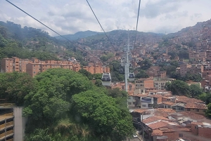 Medellín: tour guidato nella Comuna 13 con artisti locali