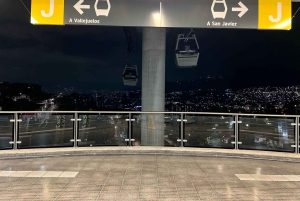 Medellín: Comuna 13 Night Tour, Paint Wall, Eat Local Snack