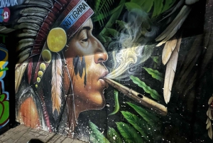 Medellín: Comuna 13 Night Tour, Paint Wall, Eat Local Snack