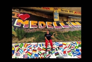Medellín: Comuna 13 Street Art and Street Food Tour