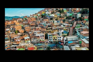 Medellín: Comuna 13 Street Art and Street Food Tour