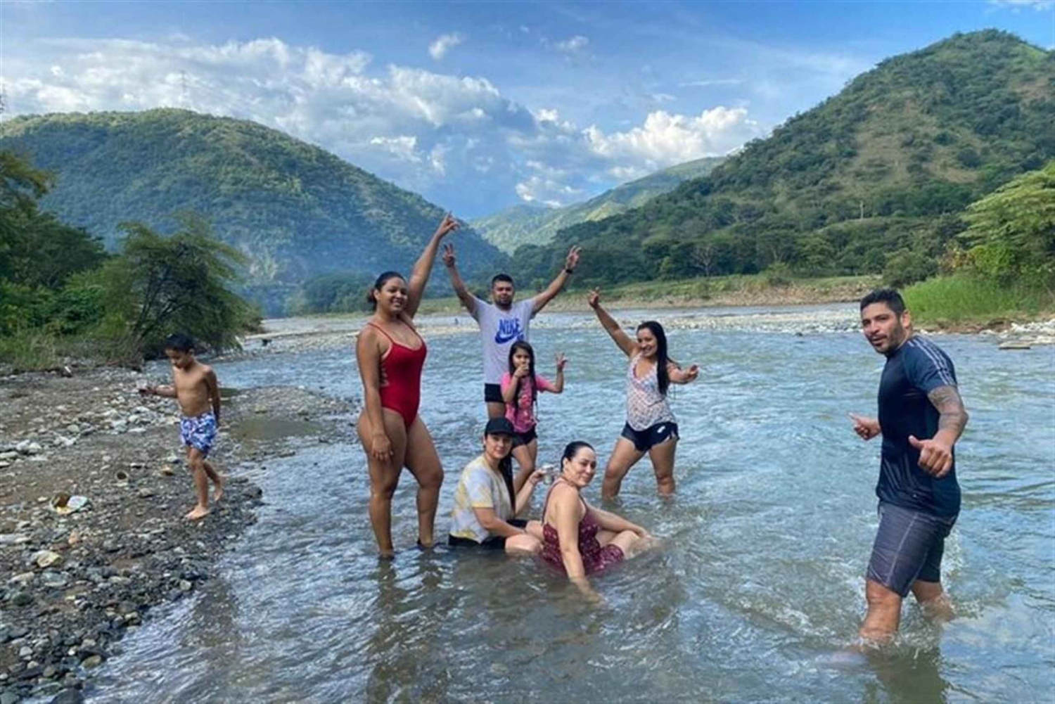 Medellín: privé-picknick van een hele dag aan de rivier