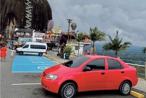 Medellín: traslado puerta a puerta a Guatapé y Medellín.