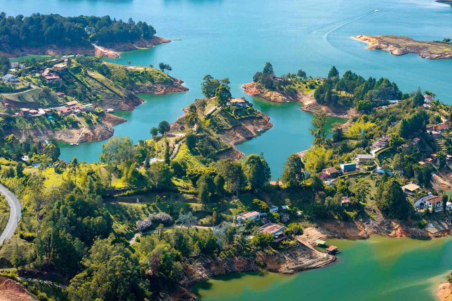 Medellin: Guatape, El Peñol & Art Workshop Private Day Trip