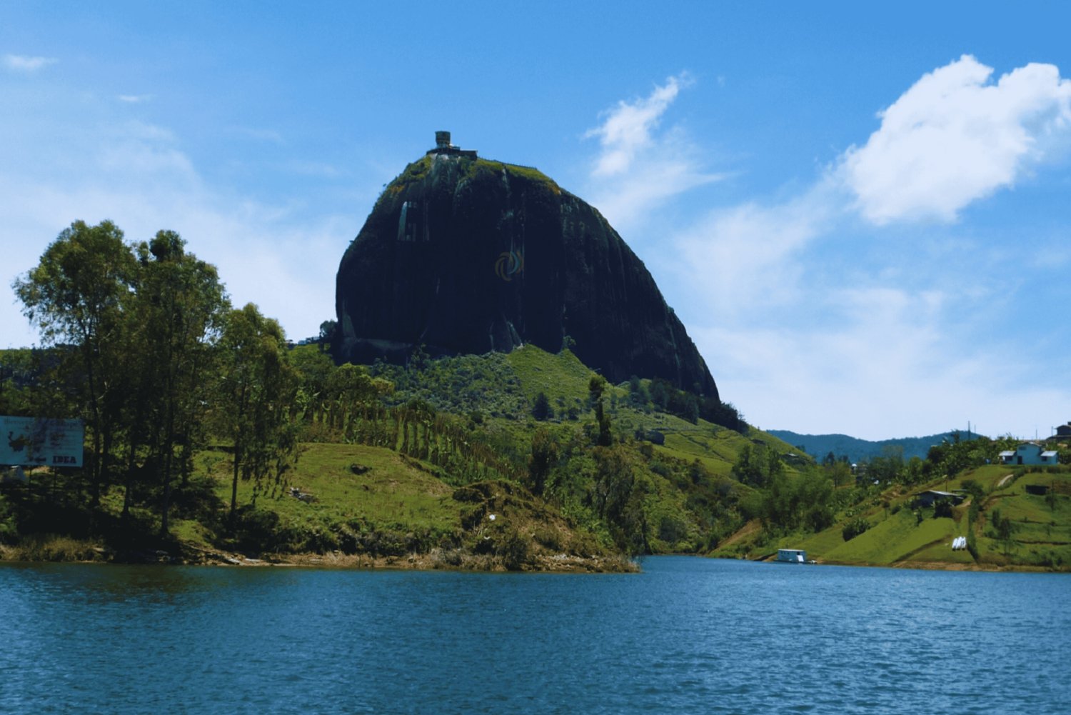 Medellín: Guatapé & El Peñol met boottocht, lunch en transfer