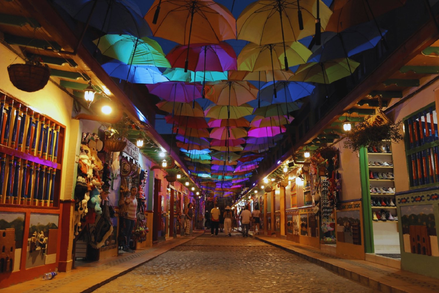 Medellín: Guatapé & El Peñol met boottocht, lunch en transfer