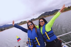 Medellín: Guatapé & El Peñol met boottocht, lunch en transfer