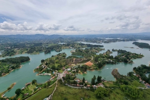 Medellín: Guatapé, El Peñol och Yate Majestic – en dagsutflykt